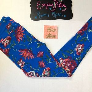 Lularoe OS leggings fits size 2-10.